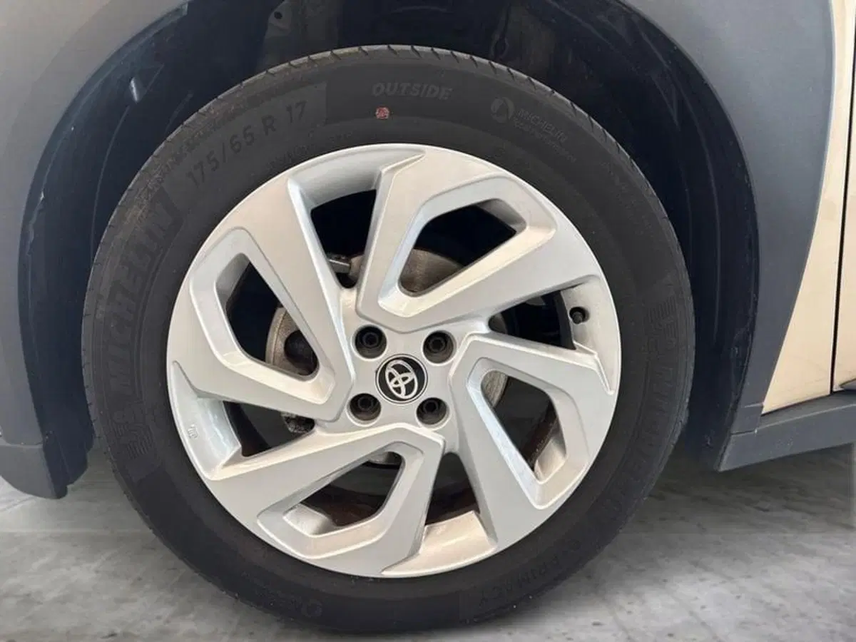 Toyota Aygo X usata a Prato (9)