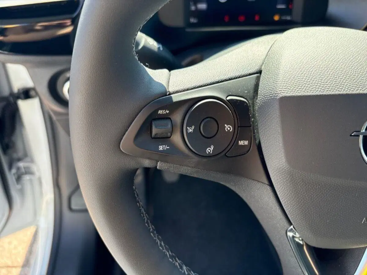 Opel Corsa nuova a Lecco (14)