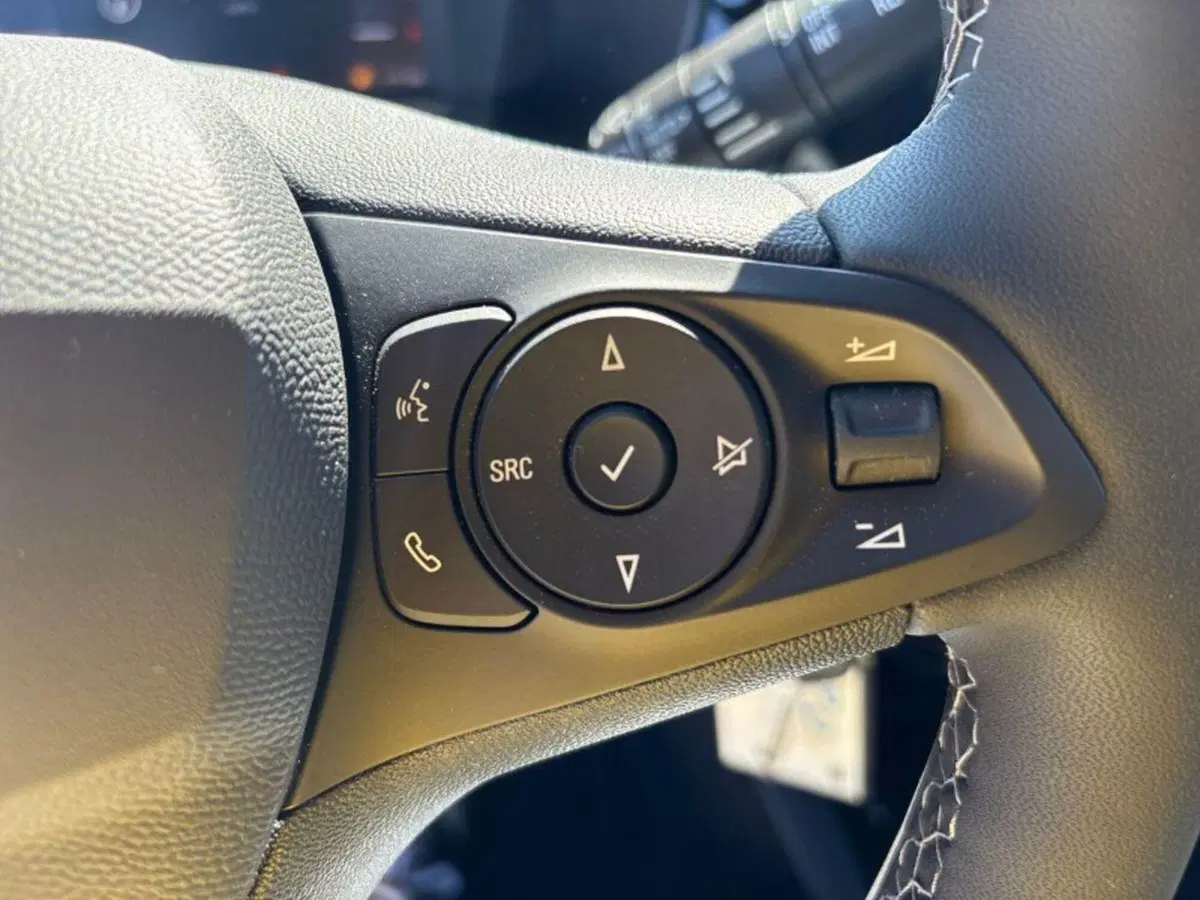 Opel Corsa nuova a Lecco (15)