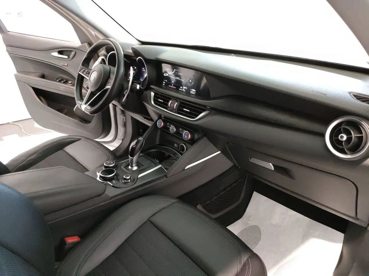 Alfa Romeo Stelvio usata a L'Aquila (12)
