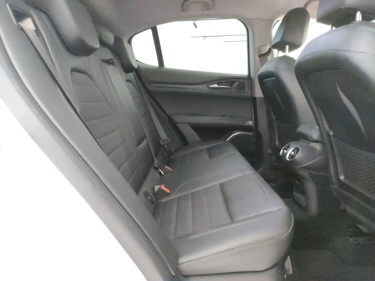 Alfa Romeo Stelvio usata a L'Aquila (14)