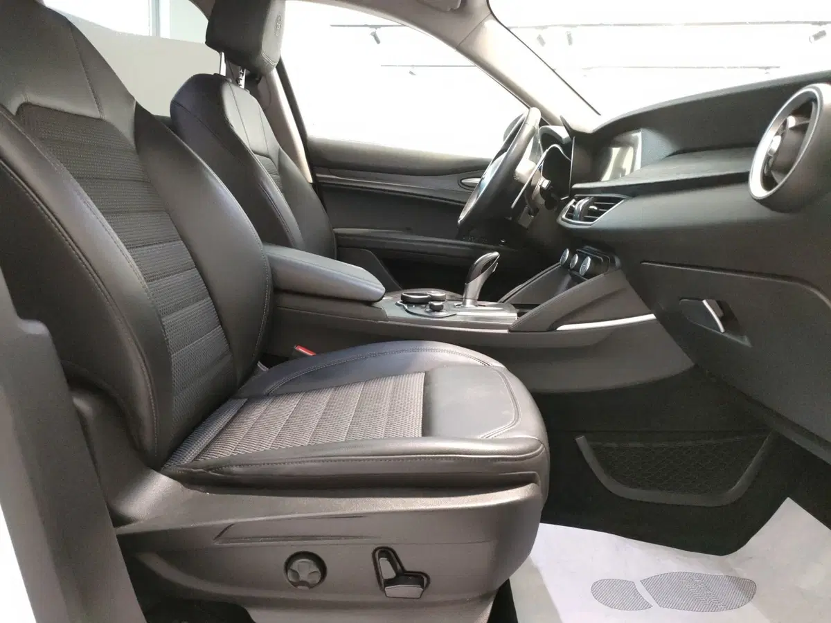 Alfa Romeo Stelvio usata a L'Aquila (15)