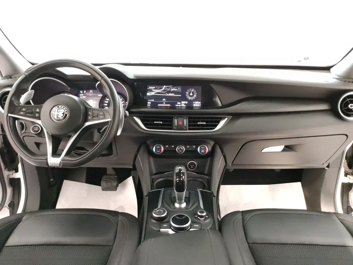 Alfa Romeo Stelvio usata a L'Aquila (16)