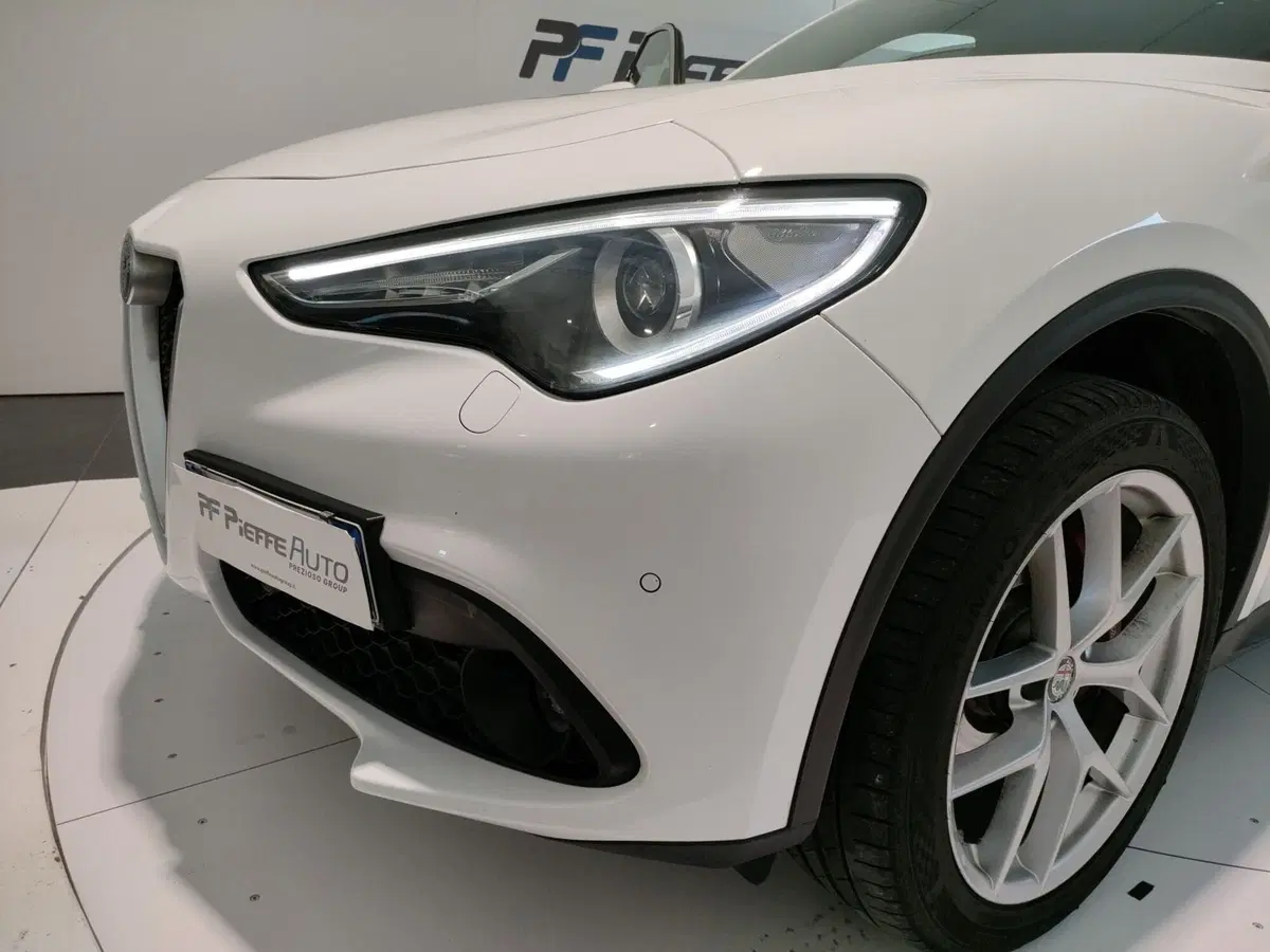 Alfa Romeo Stelvio usata a L'Aquila (9)