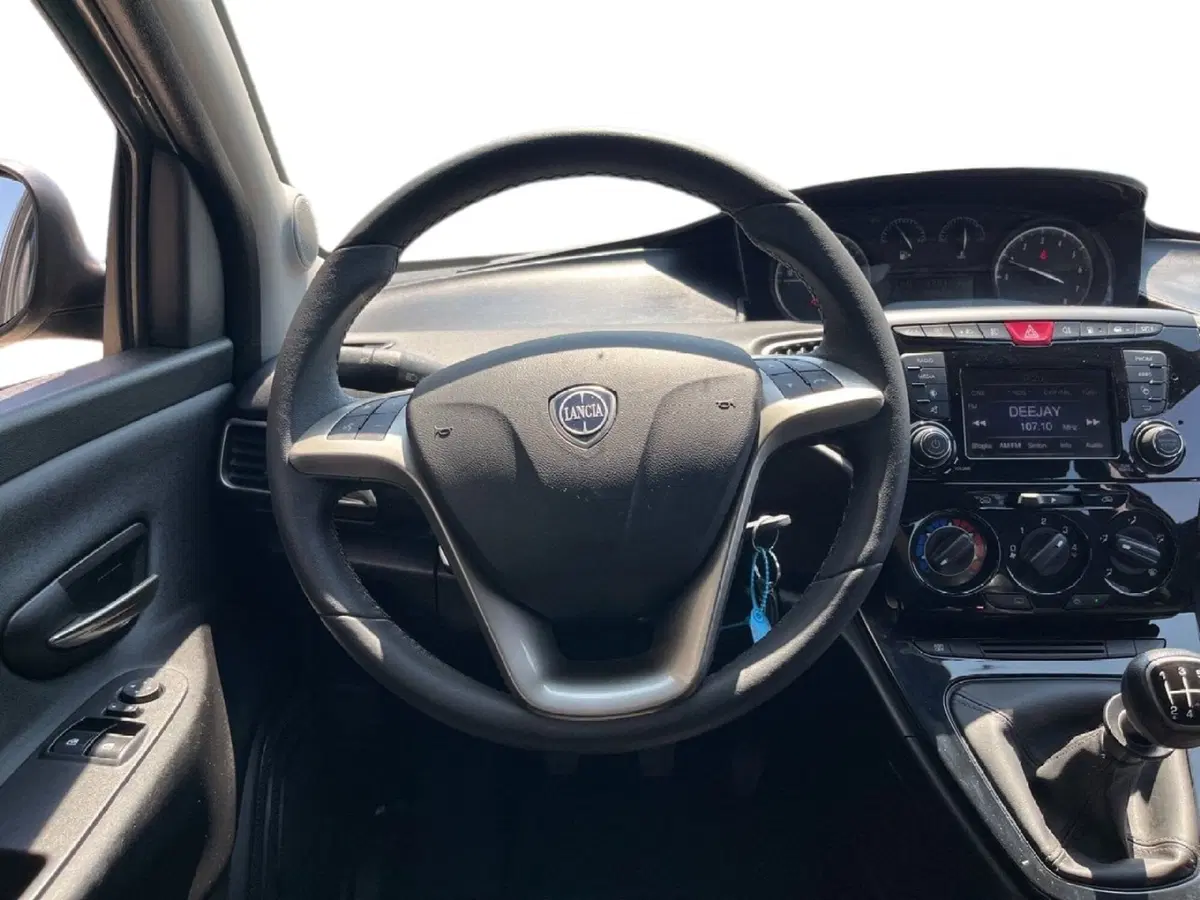 Lancia Ypsilon usata a Torino (11)