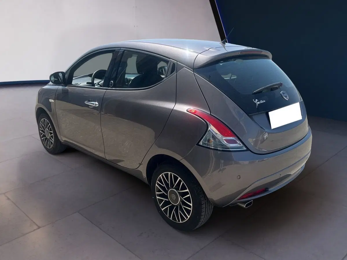 Lancia Ypsilon usata a Torino (6)