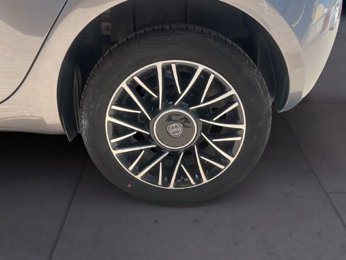Lancia Ypsilon usata a Torino (7)