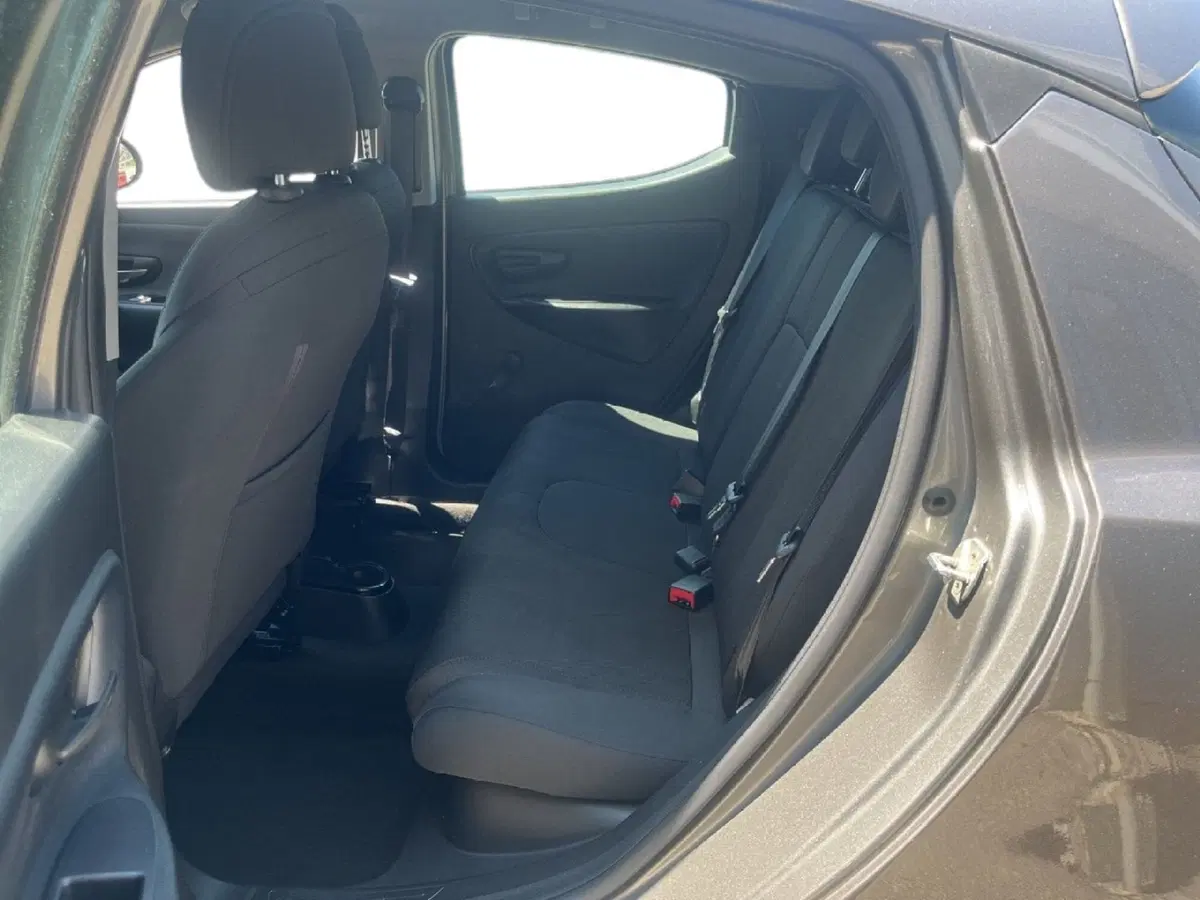 Lancia Ypsilon usata a Torino (8)