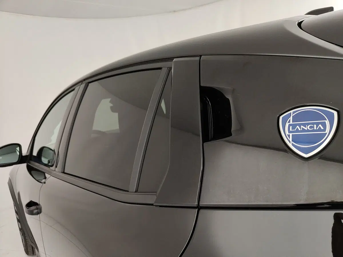 Lancia Ypsilon usata a Caserta (10)