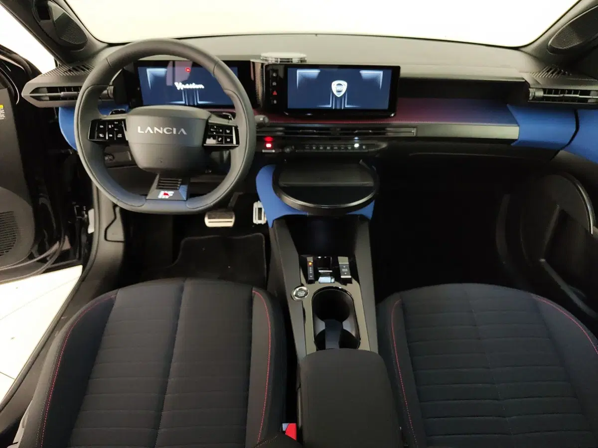 Lancia Ypsilon usata a Caserta (13)