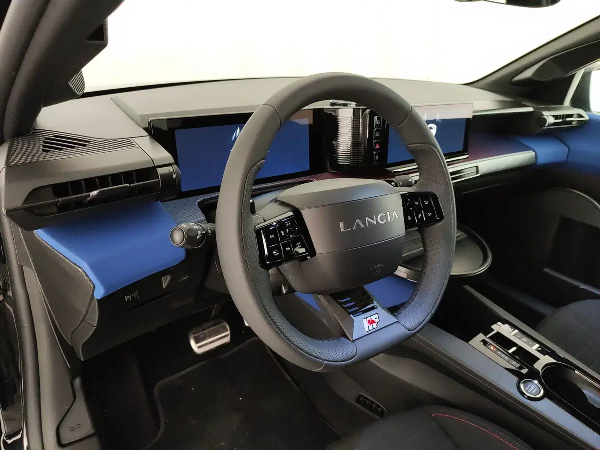 Lancia Ypsilon usata a Caserta (18)