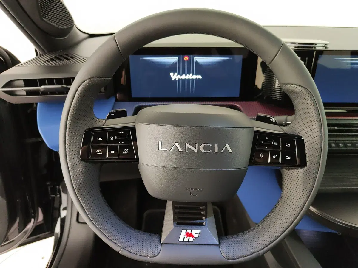 Lancia Ypsilon usata a Caserta (19)