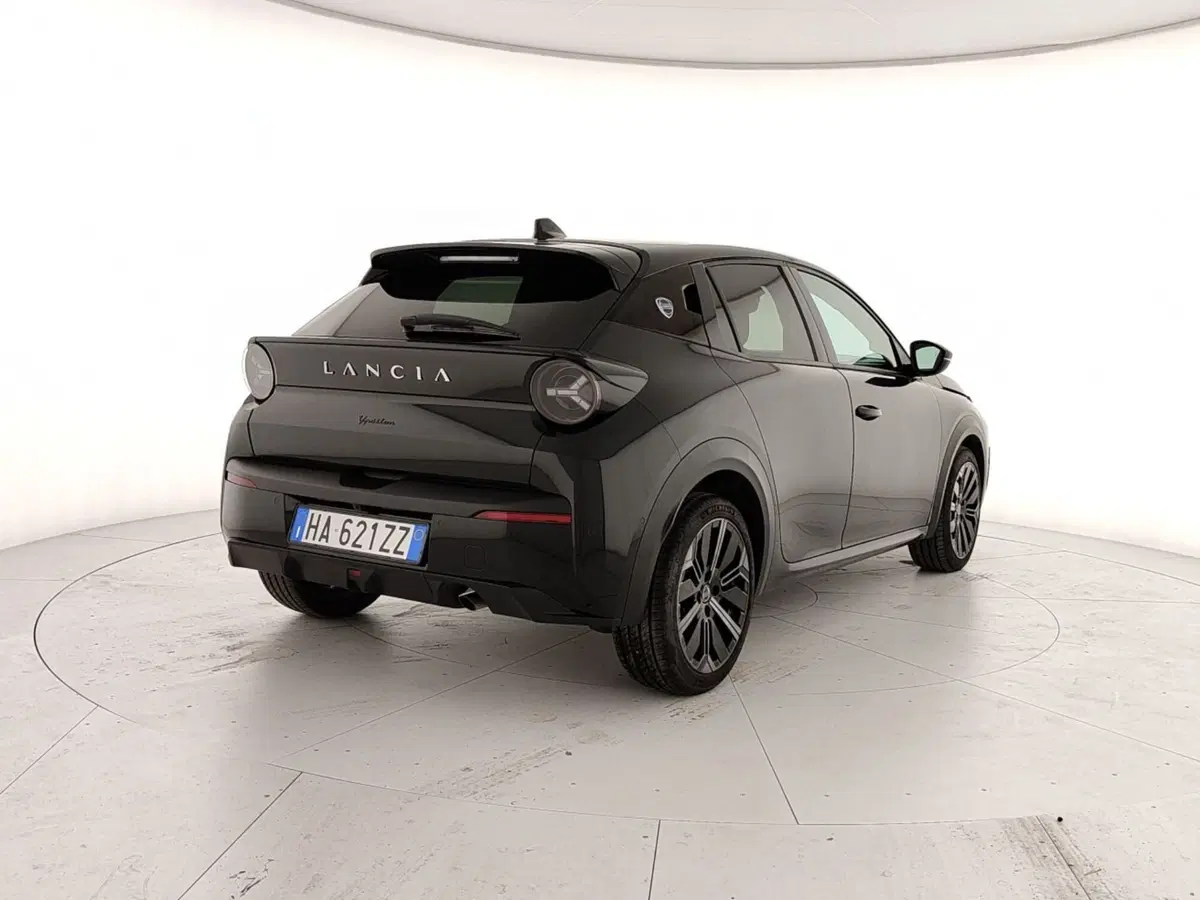 Lancia Ypsilon usata a Caserta (5)