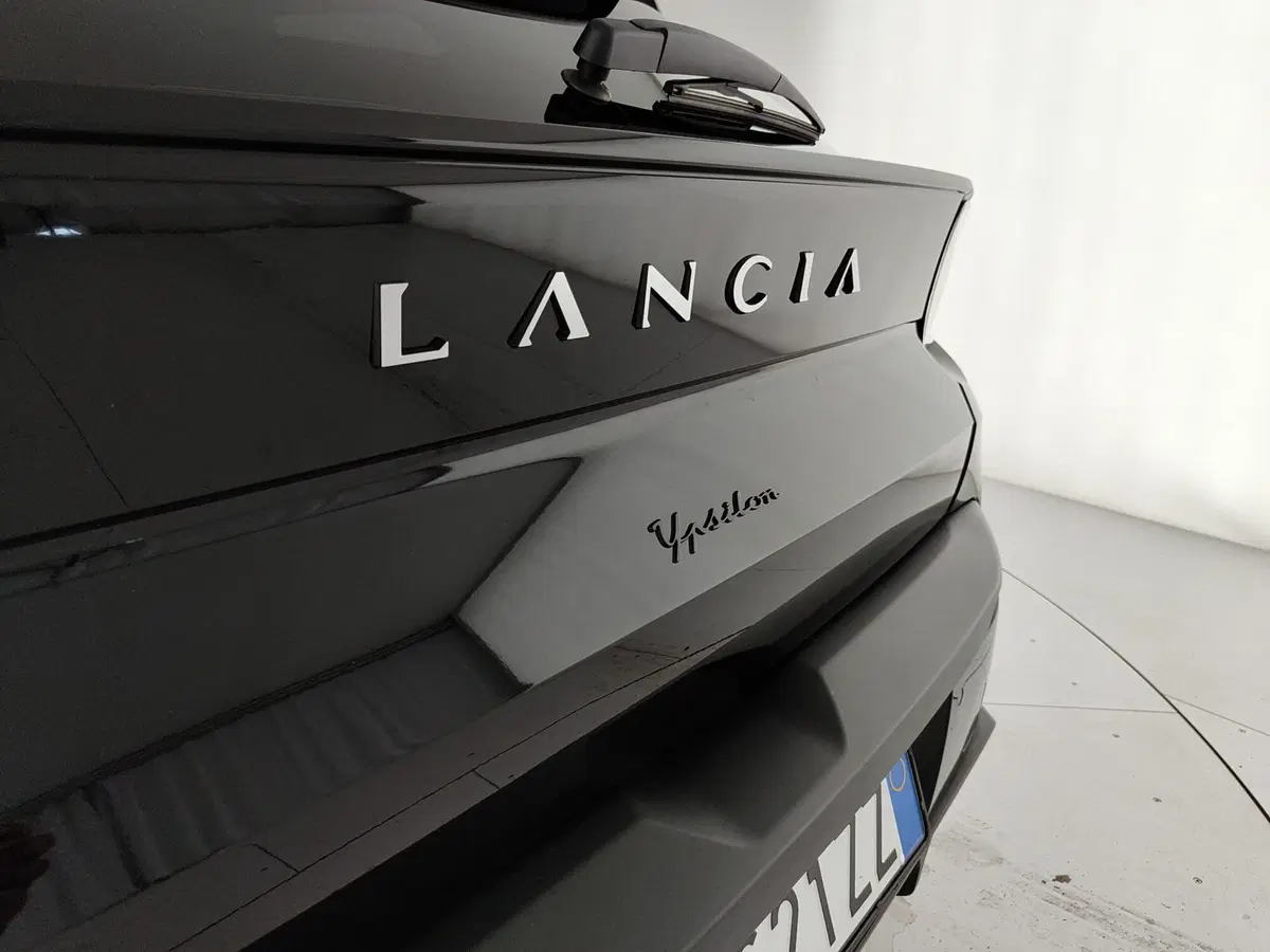 Lancia Ypsilon usata a Caserta (7)