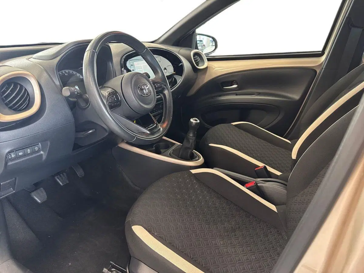 Toyota Aygo X usata a Prato (10)