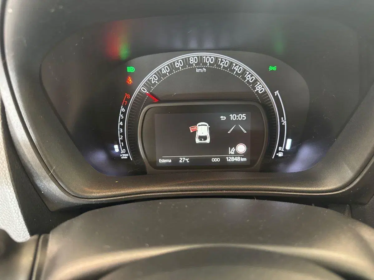 Toyota Aygo X usata a Prato (13)