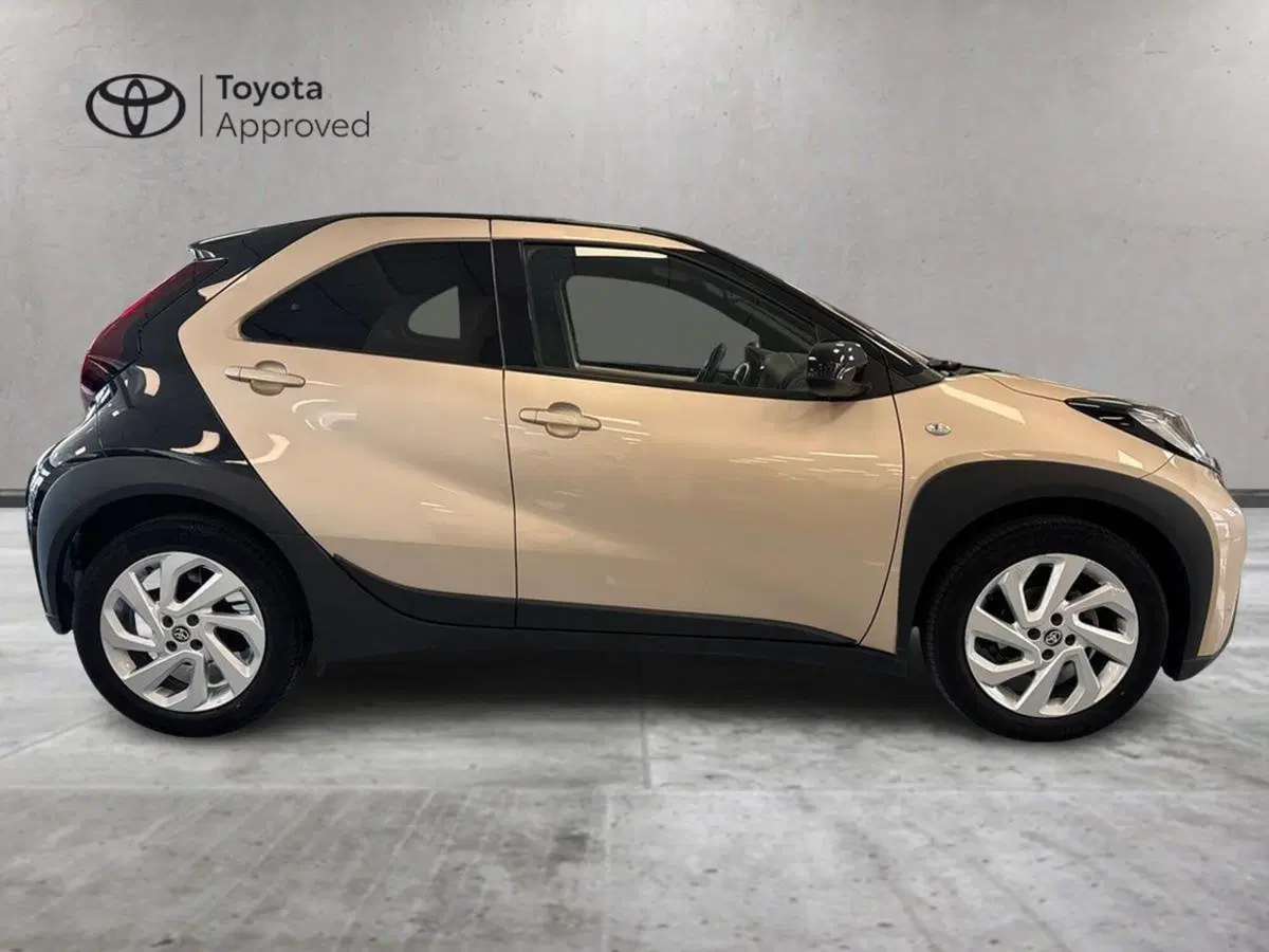 Toyota Aygo X usata a Prato (5)