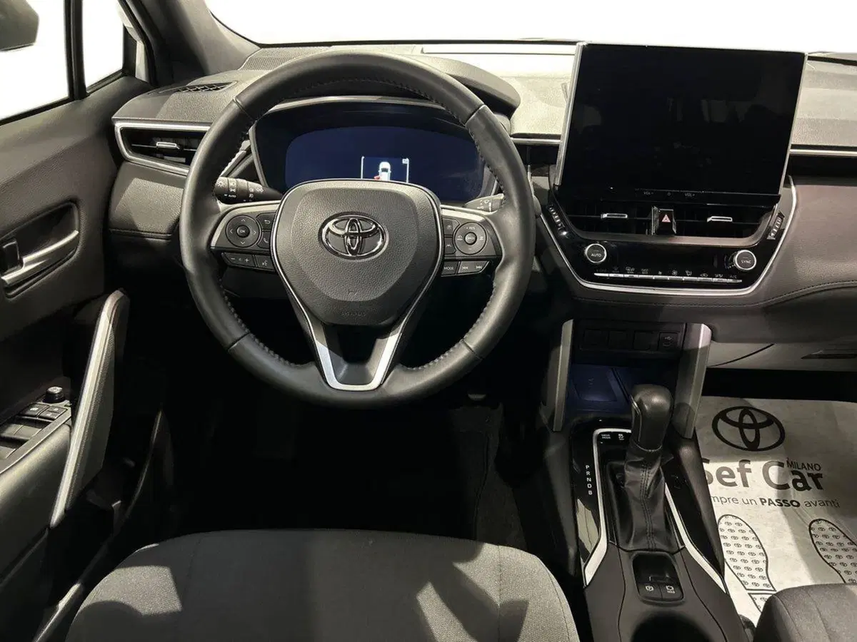 Toyota Corolla Cross Hybrid usata a Milano (8)