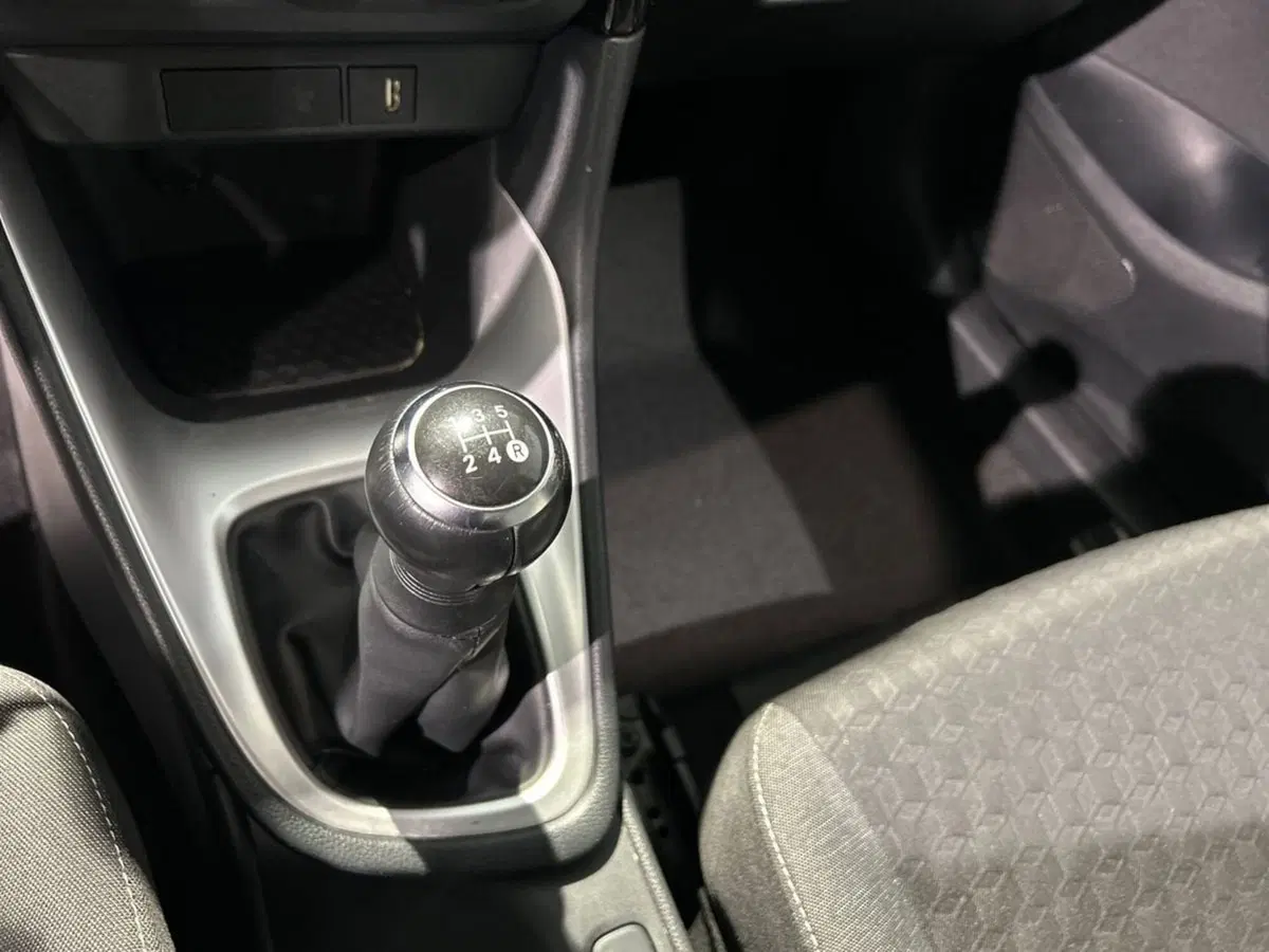 Toyota Yaris usata a Milano (15)