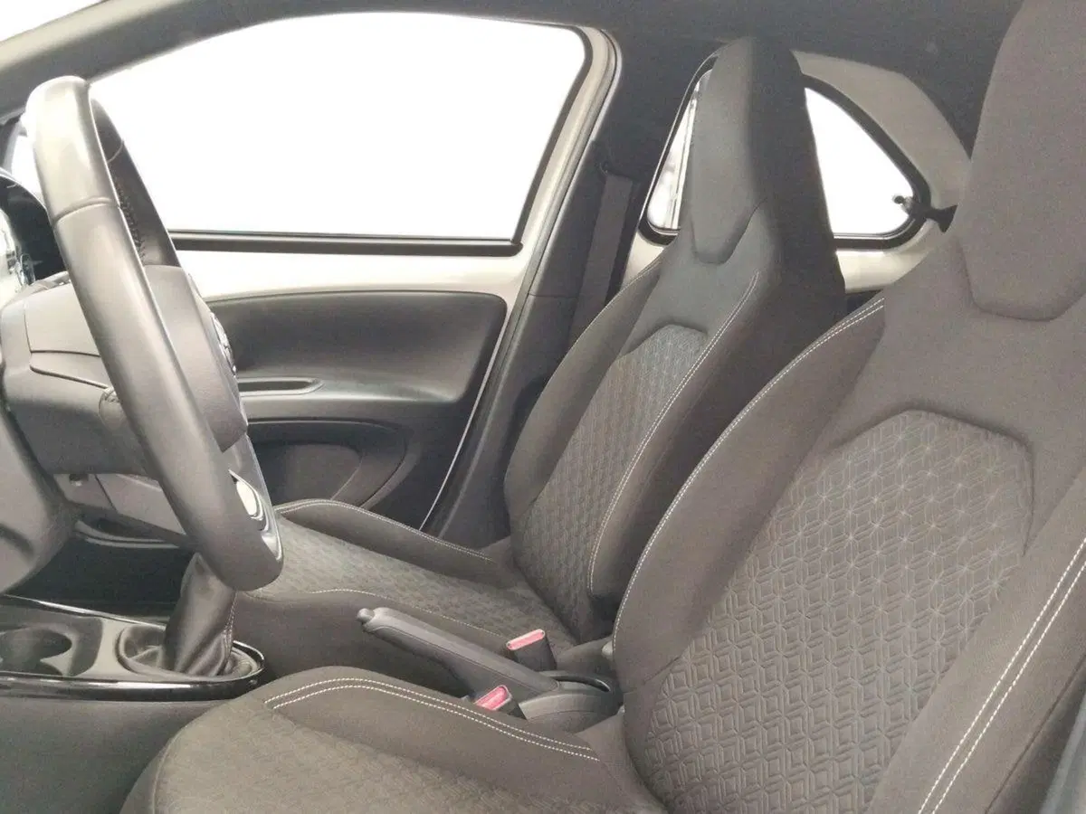 Toyota Aygo X usata a Roma (11)