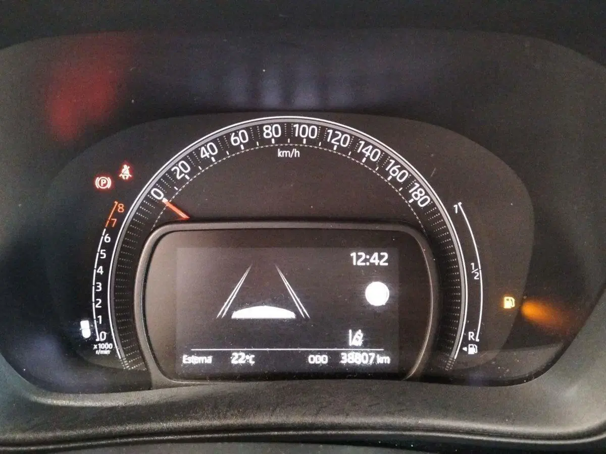 Toyota Aygo X usata a Roma (9)