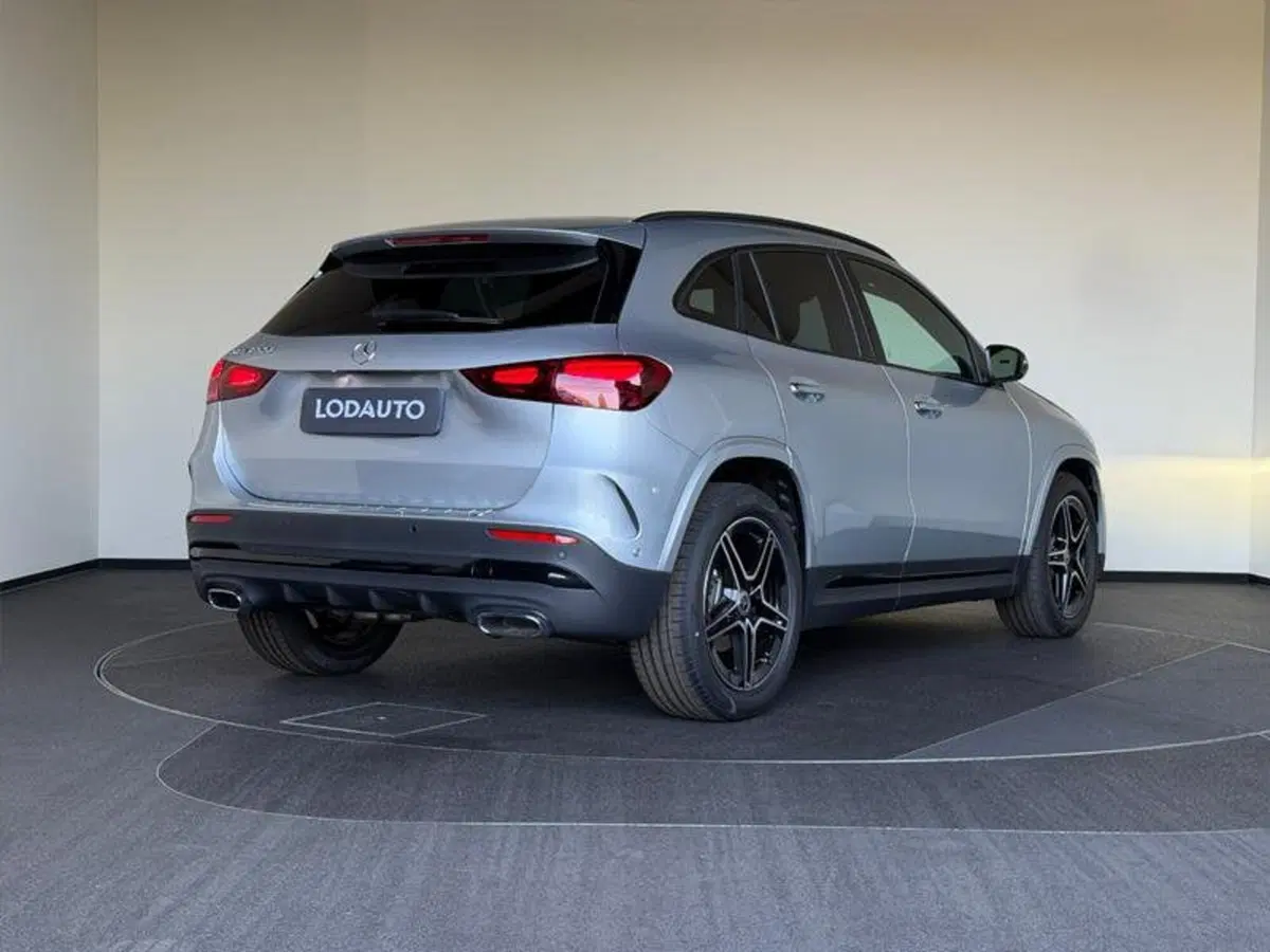 Mercedes-Benz GLA SUV nuova a Bergamo (2)