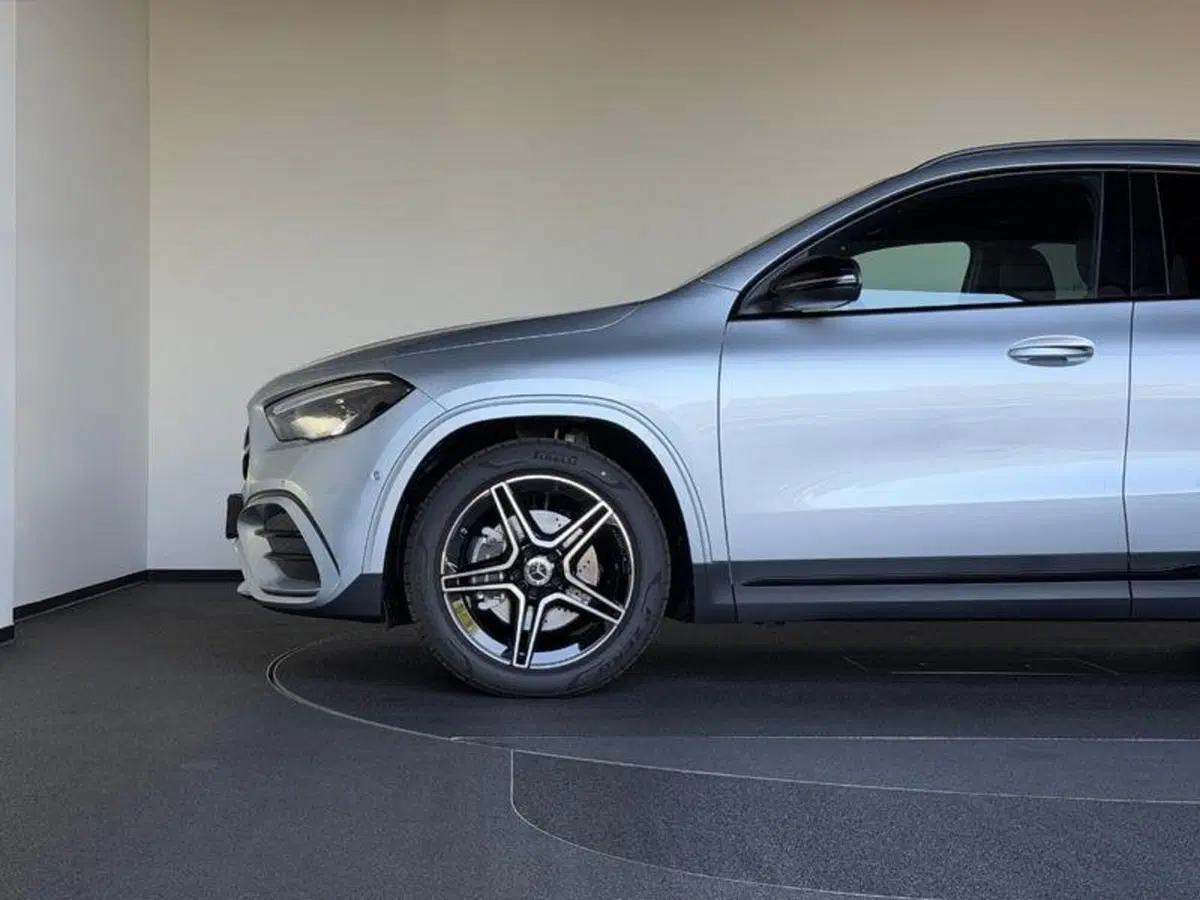 Mercedes-Benz GLA SUV nuova a Bergamo (3)