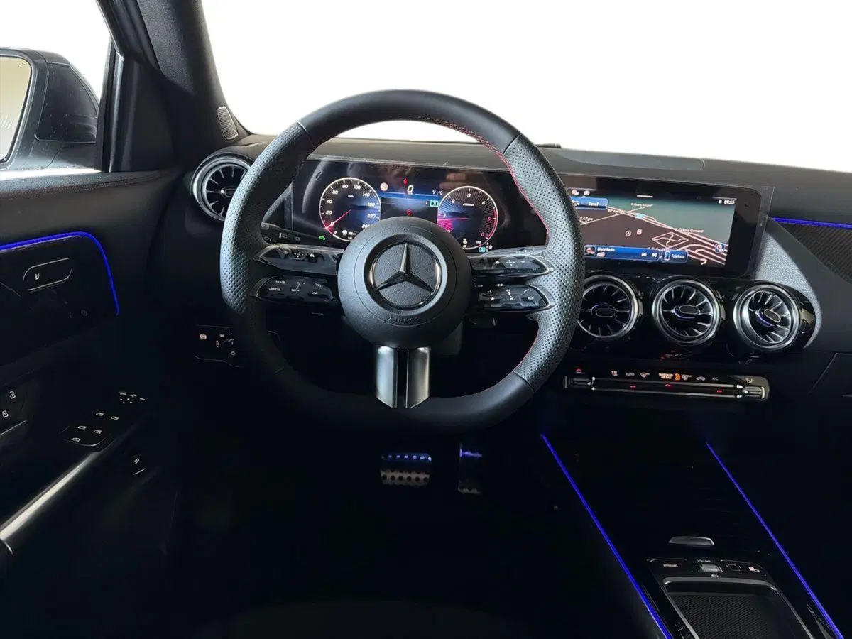 Mercedes-Benz GLA SUV nuova a Bergamo (9)