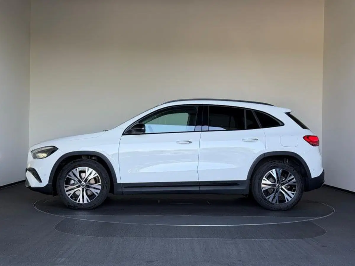 Mercedes-Benz GLA SUV nuova a Bergamo (4)