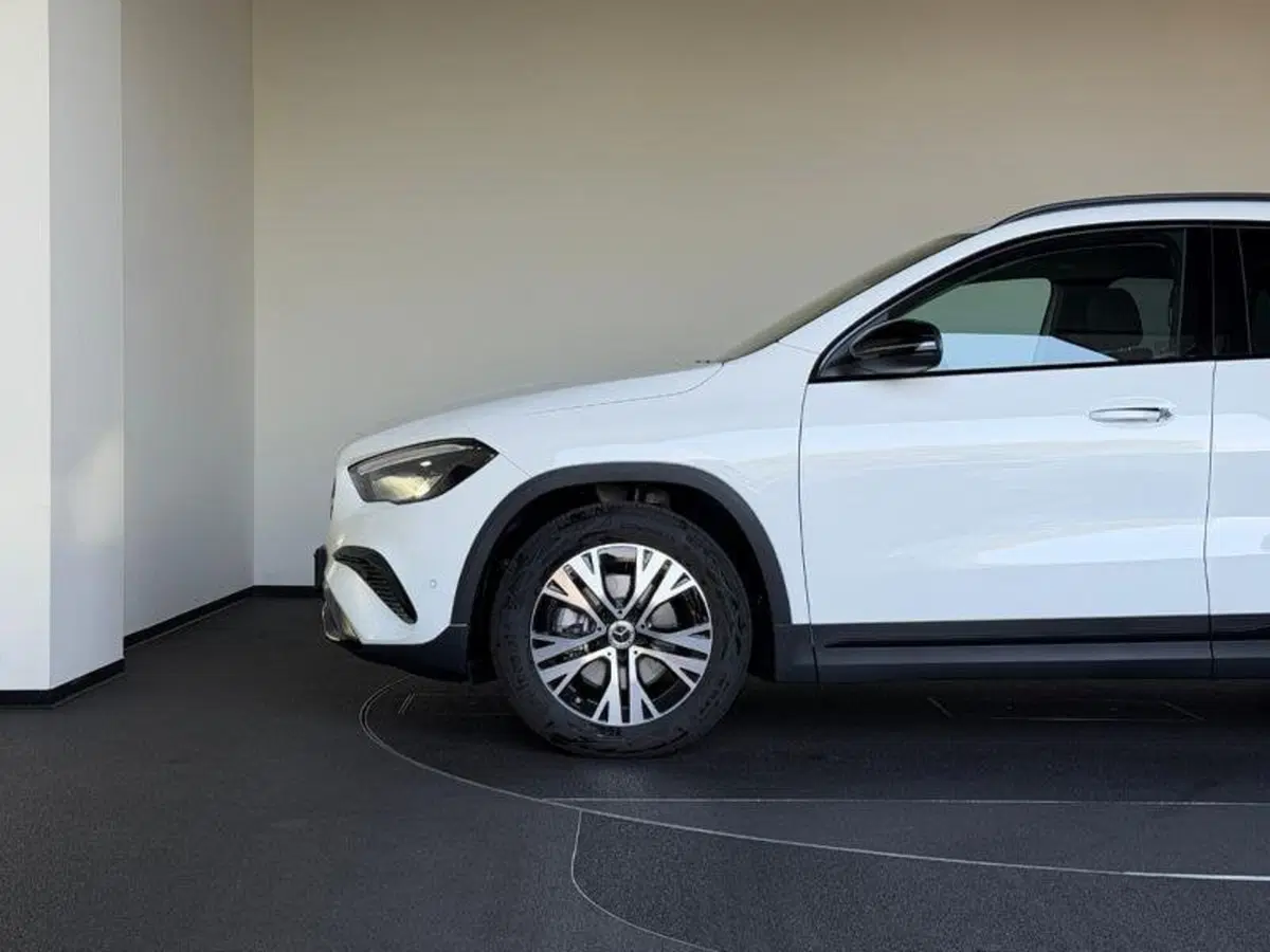 Mercedes-Benz GLA SUV nuova a Bergamo (5)