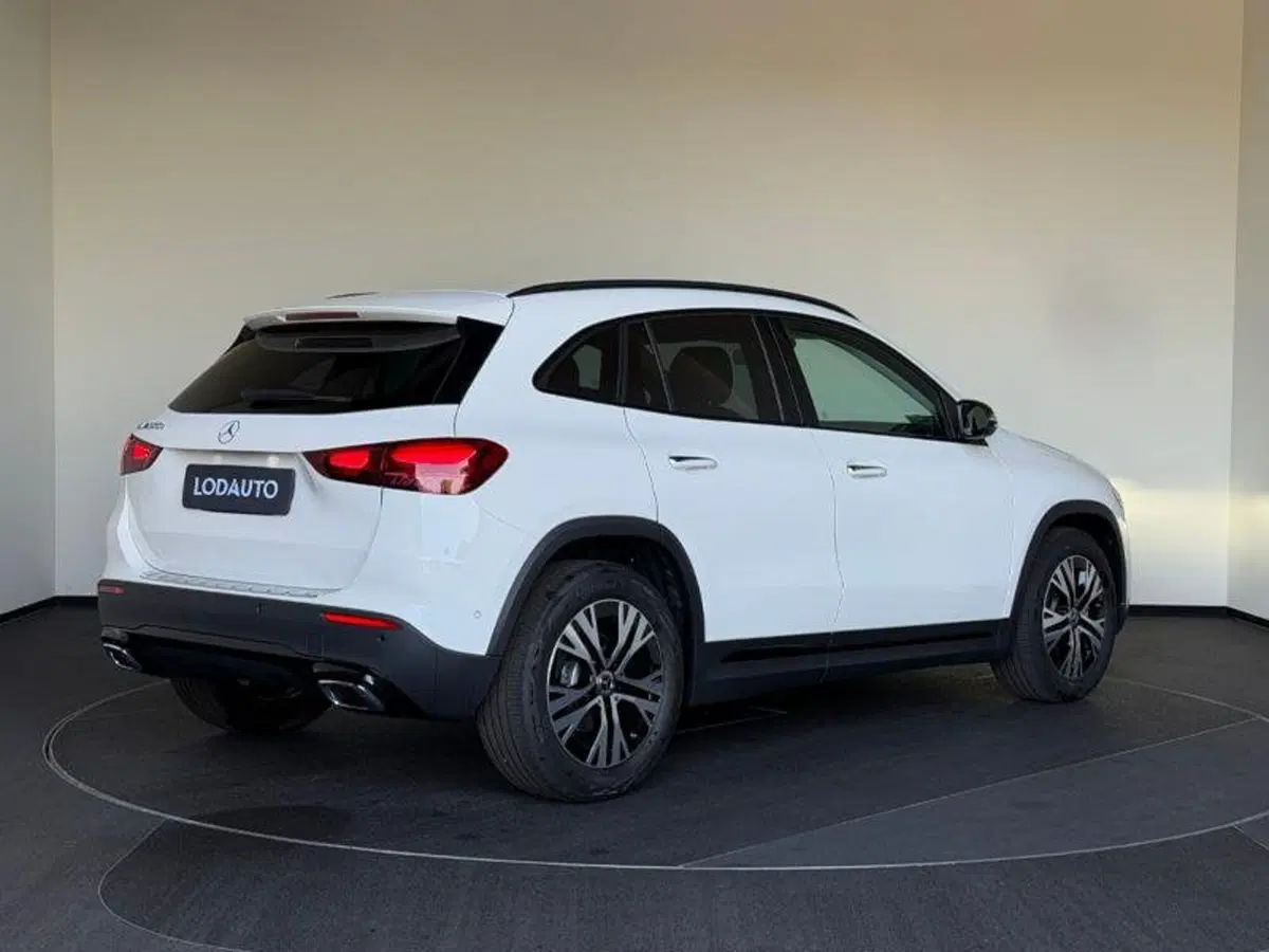 Mercedes-Benz GLA SUV nuova a Bergamo (6)