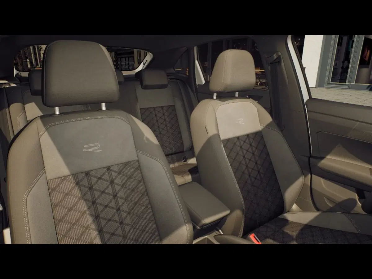 Volkswagen Taigo nuova a Livorno (8)