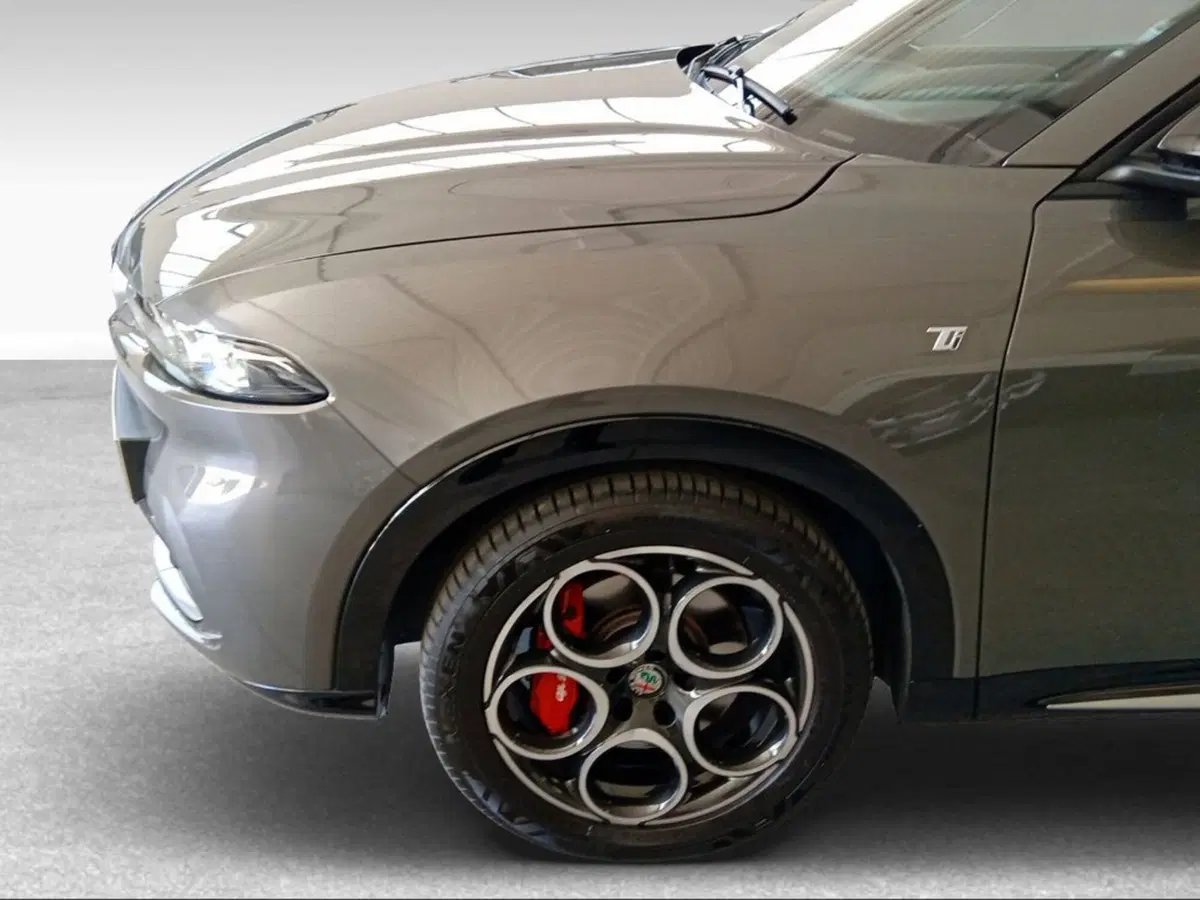 Alfa Romeo Tonale usata a Livorno (4)