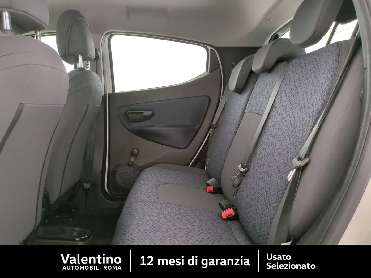 Lancia Ypsilon usata a Roma (10)