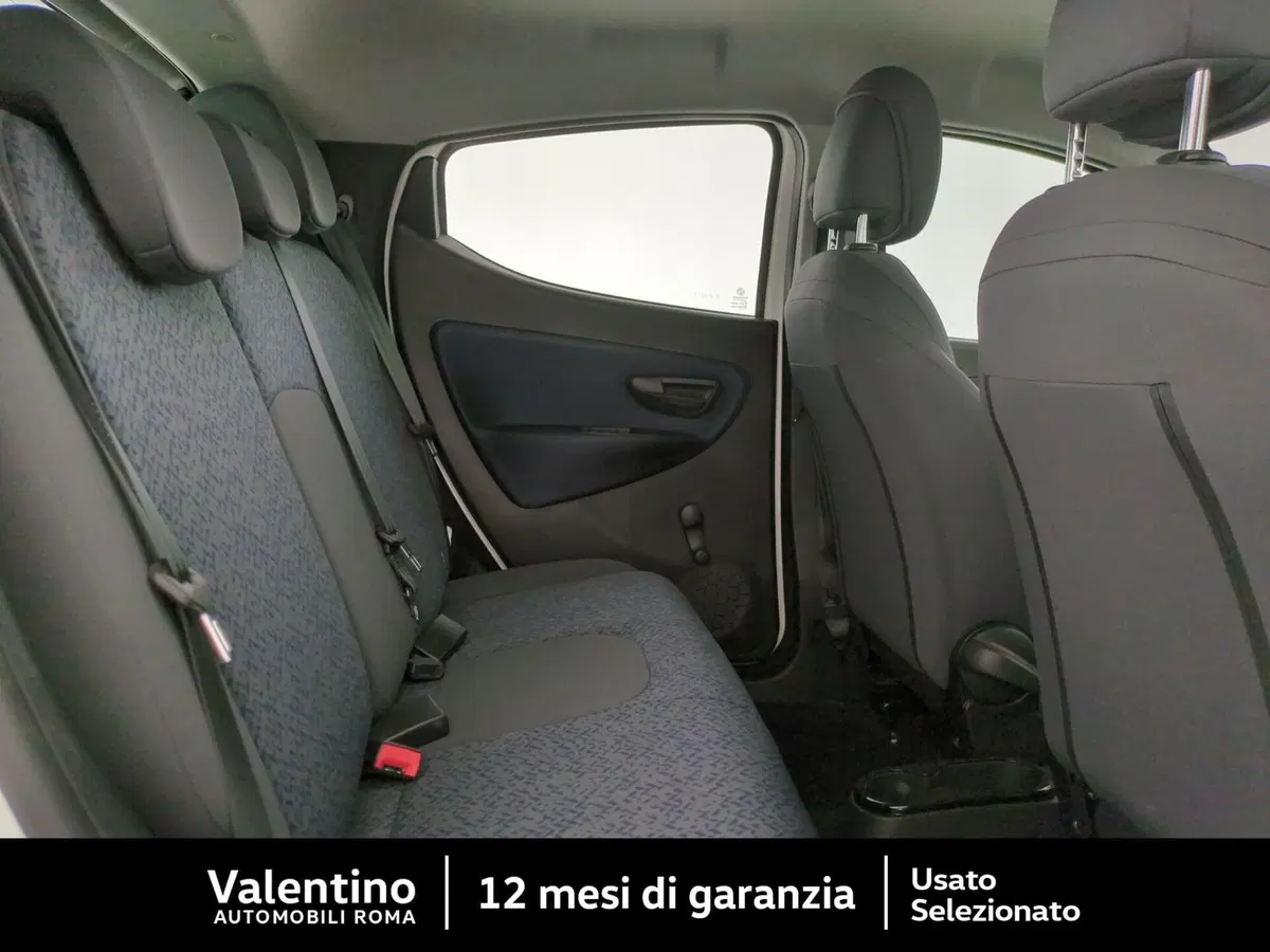 Lancia Ypsilon usata a Roma (11)