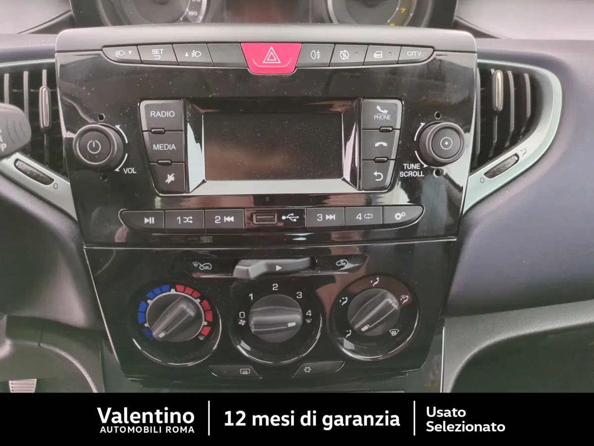 Lancia Ypsilon usata a Roma (14)