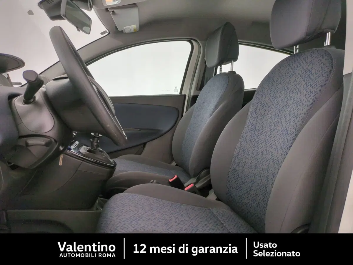 Lancia Ypsilon usata a Roma (6)