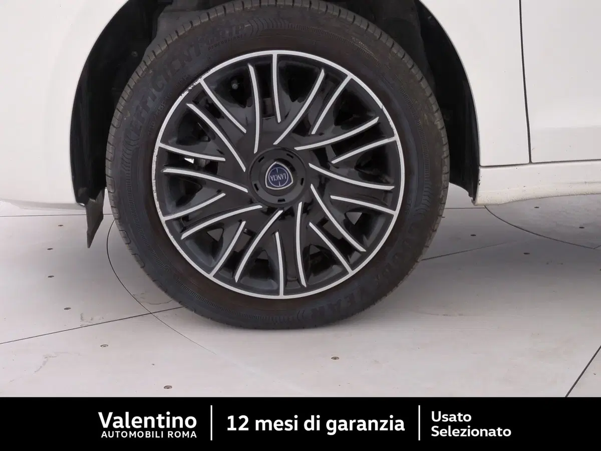 Lancia Ypsilon usata a Roma (9)