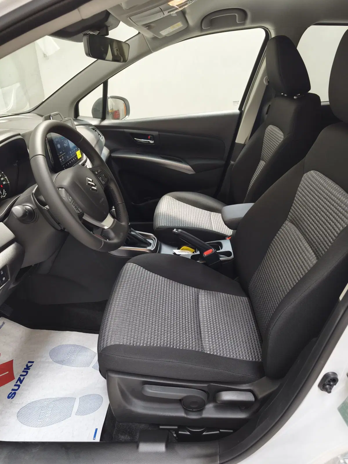 Suzuki S-Cross nuova a Rovigo (6)