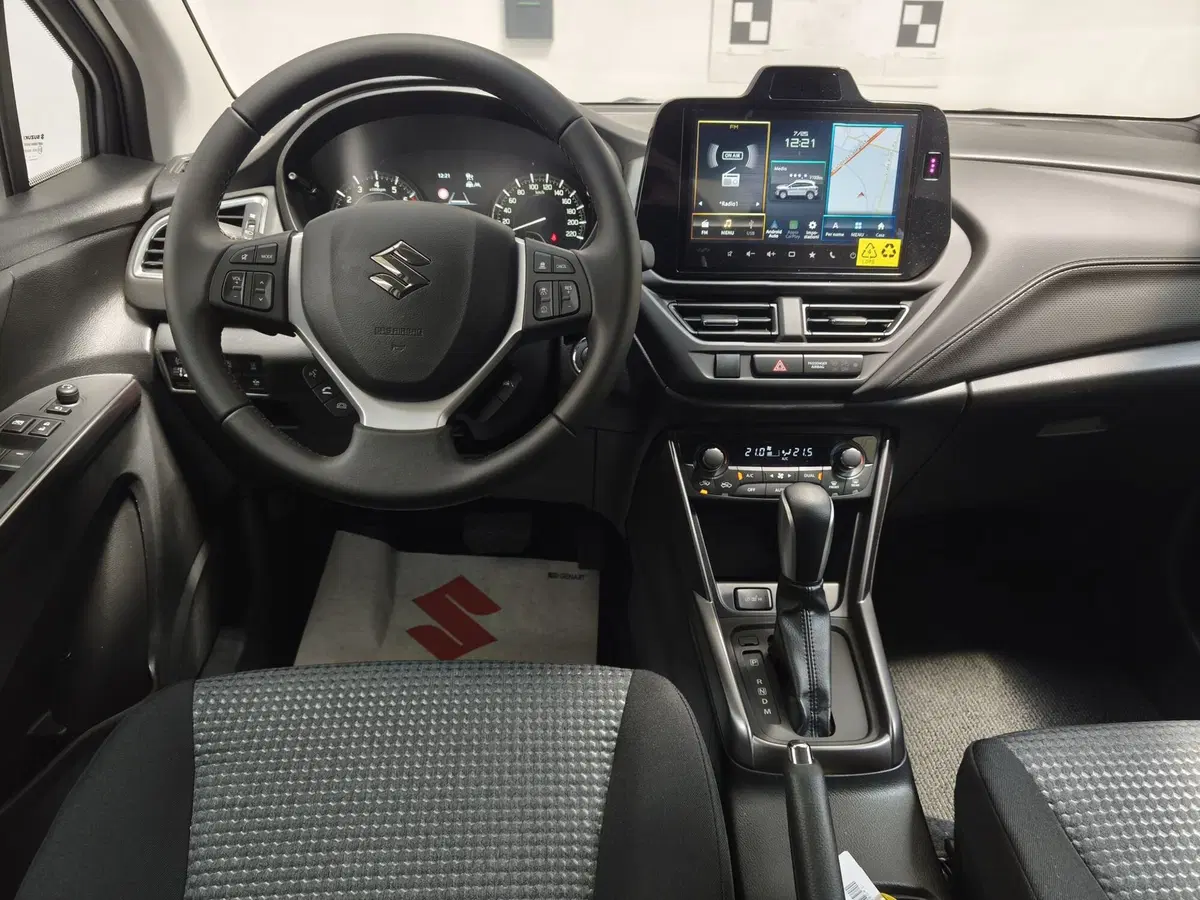 Suzuki S-Cross nuova a Rovigo (8)