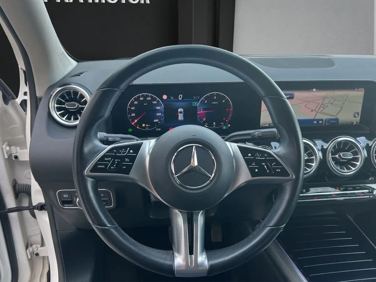 Mercedes-Benz GLA SUV usata a Cosenza (10)