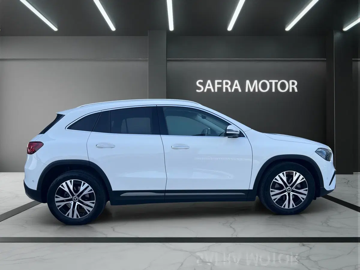 Mercedes-Benz GLA SUV usata a Cosenza (7)