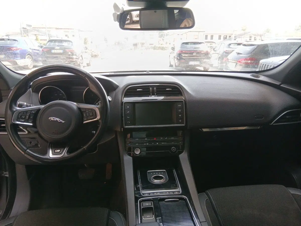 Jaguar F-Pace usata a Pordenone (13)