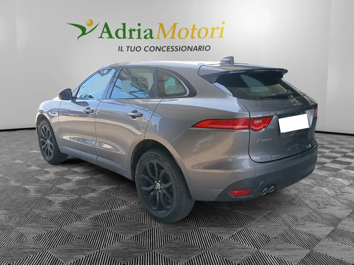 Jaguar F-Pace usata a Pordenone (3)