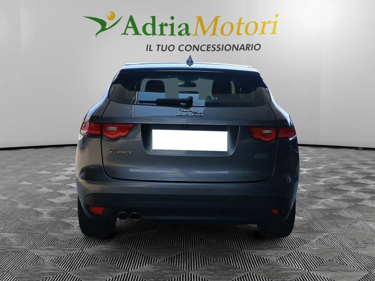 Jaguar F-Pace usata a Pordenone (4)