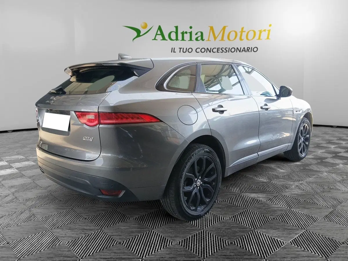 Jaguar F-Pace usata a Pordenone (5)