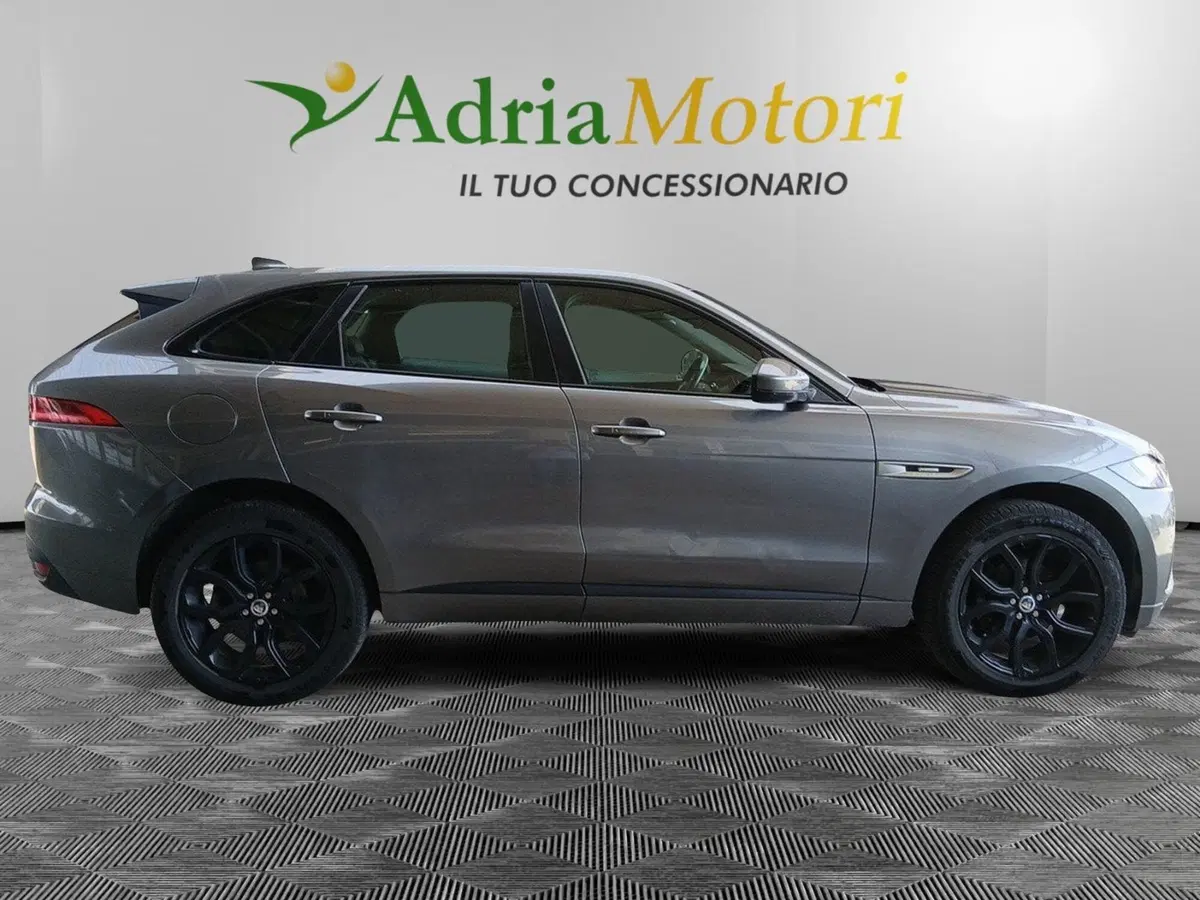 Jaguar F-Pace usata a Pordenone (6)