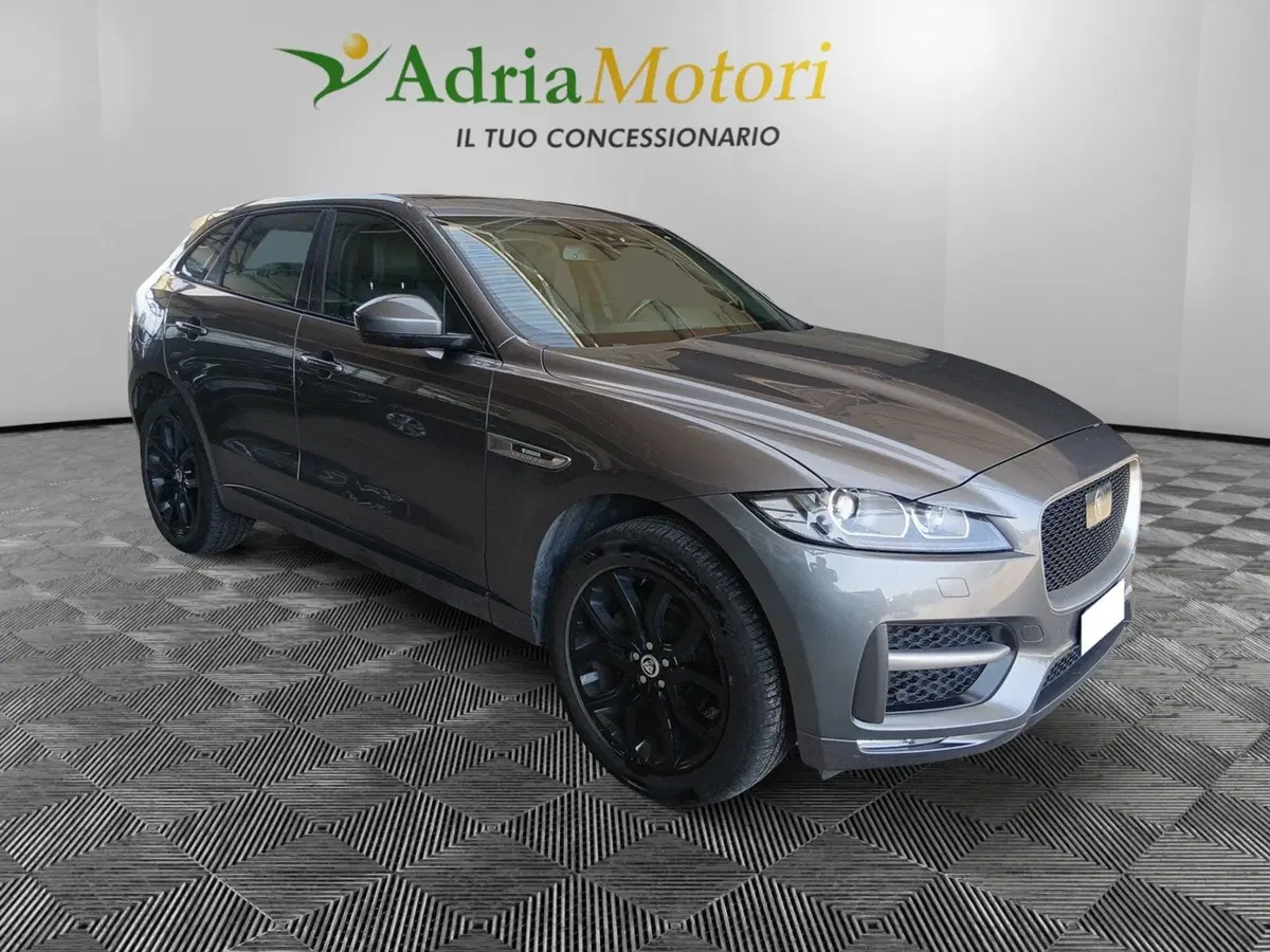 Jaguar F-Pace usata a Pordenone (7)