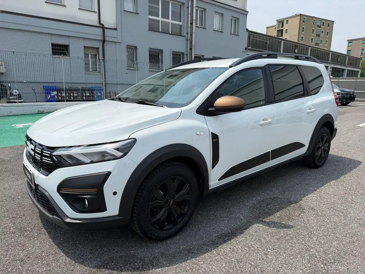 Dacia Jogger usata a Brescia (9)