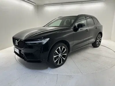 Volvo XC60 B4 automatico Plus Dark del 2023 usata a Bergamo